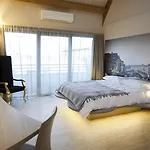 Seven Hotel 2*