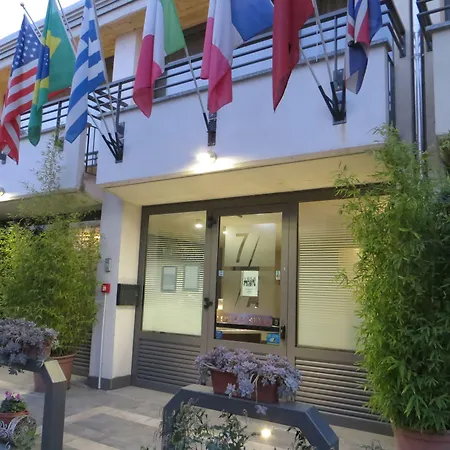 Seven Hotel